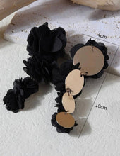 Load image into Gallery viewer, Flower Dangle Earring - Shameca Sweet Thangs
