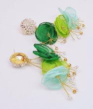 Load image into Gallery viewer, Flower Faux Pearl Dangle Earring - Shameca Sweet Thangs