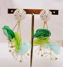 Load image into Gallery viewer, Flower Faux Pearl Dangle Earring - Shameca Sweet Thangs