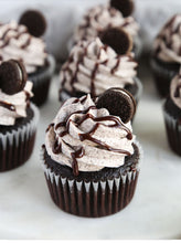 Load image into Gallery viewer, Chocolate Cookies &amp; Cream Cupcakes
