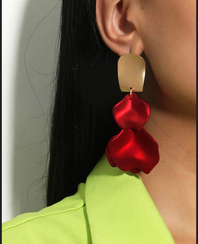 Flower Dangle Earrings - Shameca Sweet Thangs